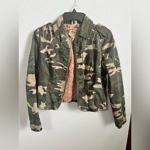 Camo jacket with flour detail
